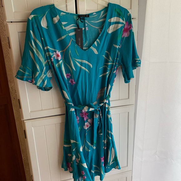 Cotton On Dresses & Skirts - Cotton On Teal Floral dress with flowy sleeves and hem.